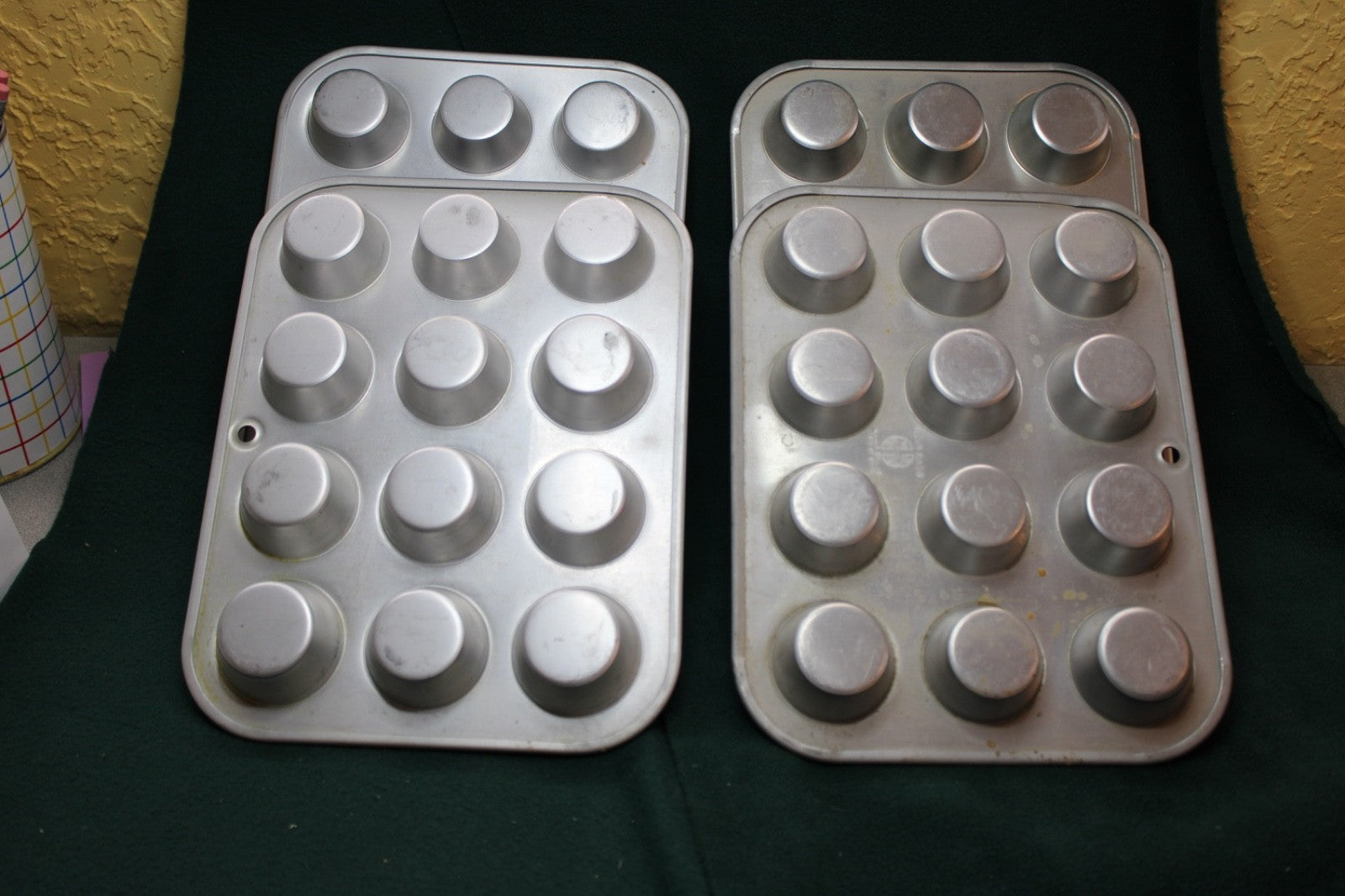 4 Mini Muffin Pans For the Kitchen baking pans  cooking ware baking  pre owned2