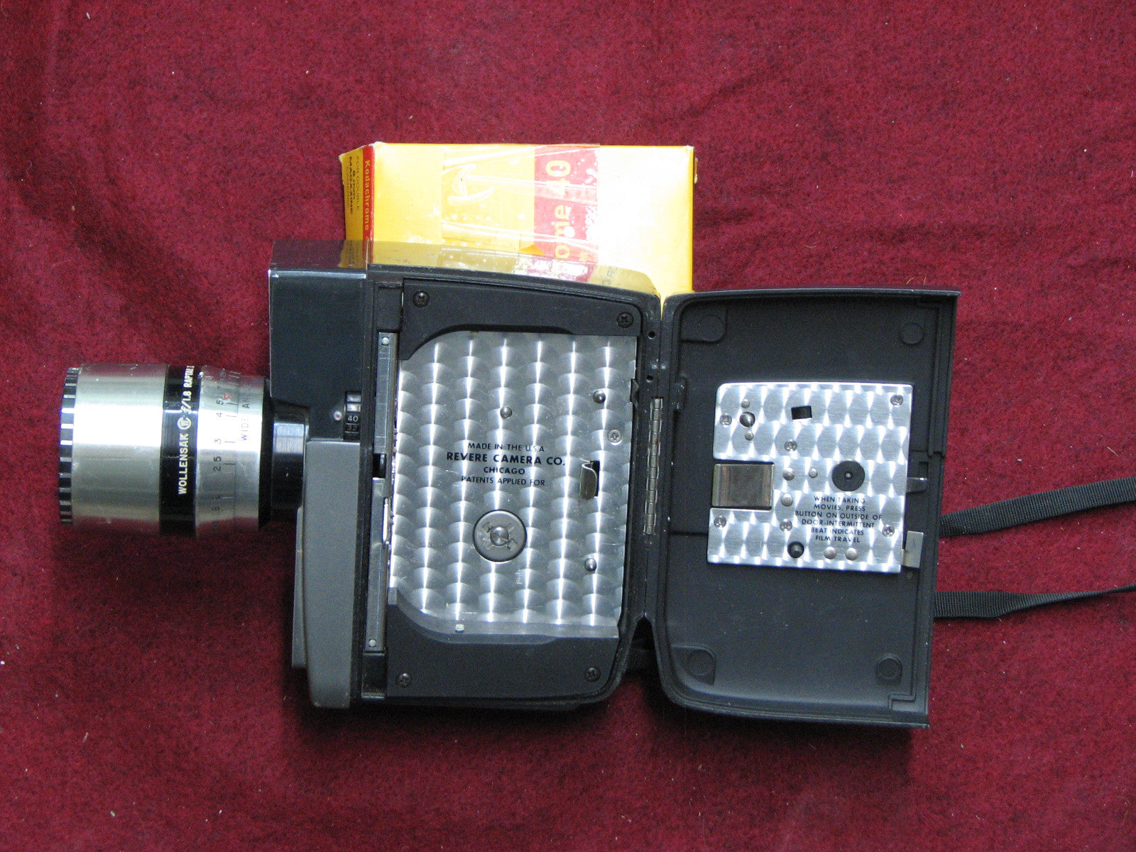 Revere EyeMatic 8mm Magazine Camera  Model 1420