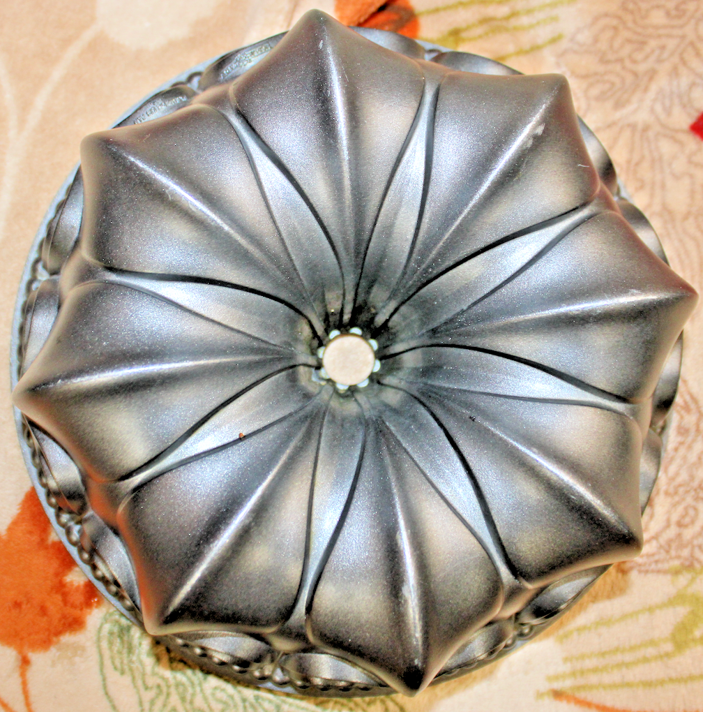 Fancy Bundt Cake Baking Pan For the Kitchen Used2