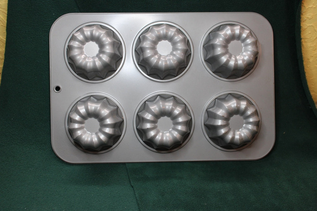Mini Bundt Muffin PanFor the Kitchen baking pans  cooking ware baking pre owned2