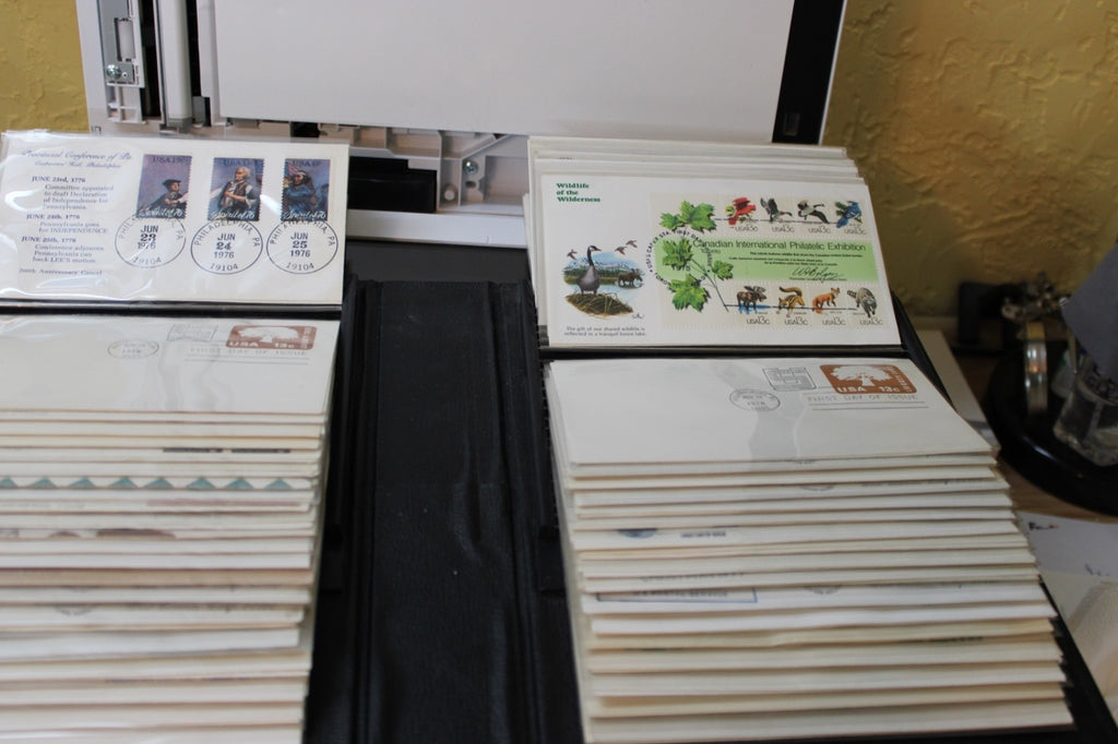 A PROFESSIONAL QUALITY ALBUM FULL OF 100 COVERS IN EXCELLENT CONDITION!4