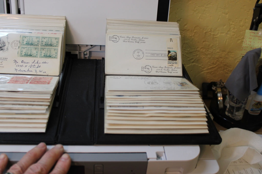 A PROFESSIONAL QUALITY ALBUM FULL OF 100 COVERS IN EXCELLENT CONDITION!6