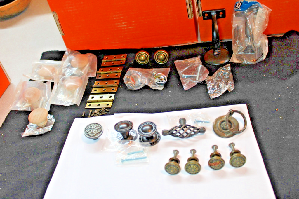 CABINET Knobs Some OLD  some NEW a few hinges4