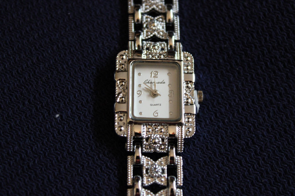 Ladies Glitzie Watch! Dainty sparkling all over A good time piece! W/new battery5
