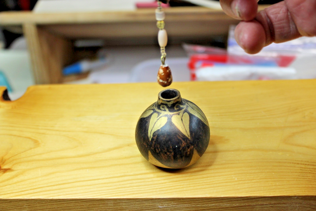 HEY, HERE I AM, LOOK AT ME, A LITTLE BLACK GOURD!! I HAVE A SURPRISE INSIDE,5