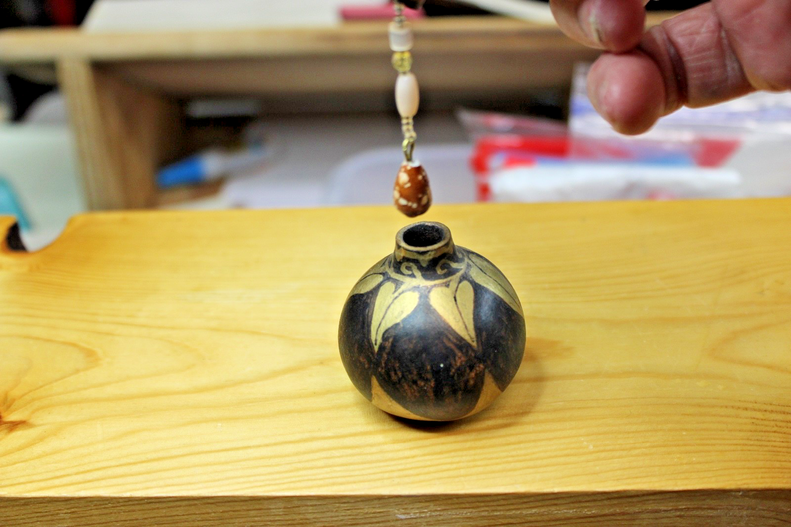 HEY, HERE I AM, LOOK AT ME, A LITTLE BLACK GOURD!! I HAVE A SURPRISE INSIDE,5