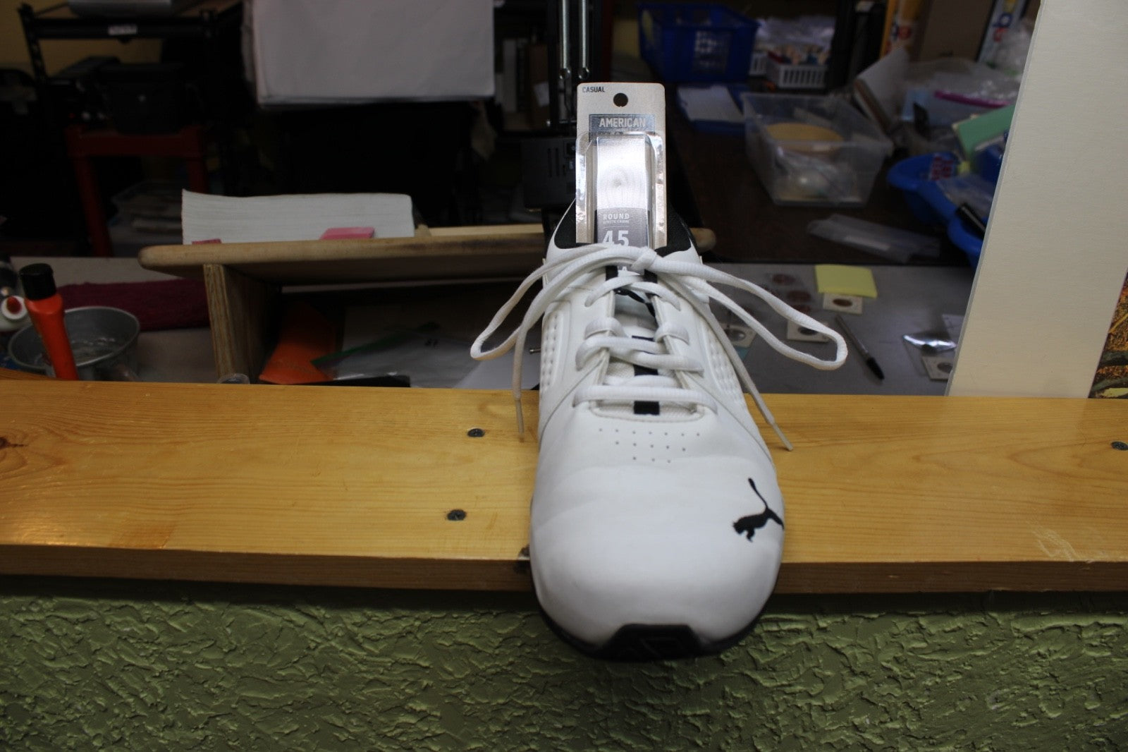 Puma walking shoos size 9 Sightly used No wear on tread, only used on treadmill6