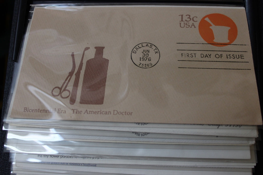 A PROFESSIONAL QUALITY ALBUM FULL OF 100 COVERS IN EXCELLENT CONDITION!9