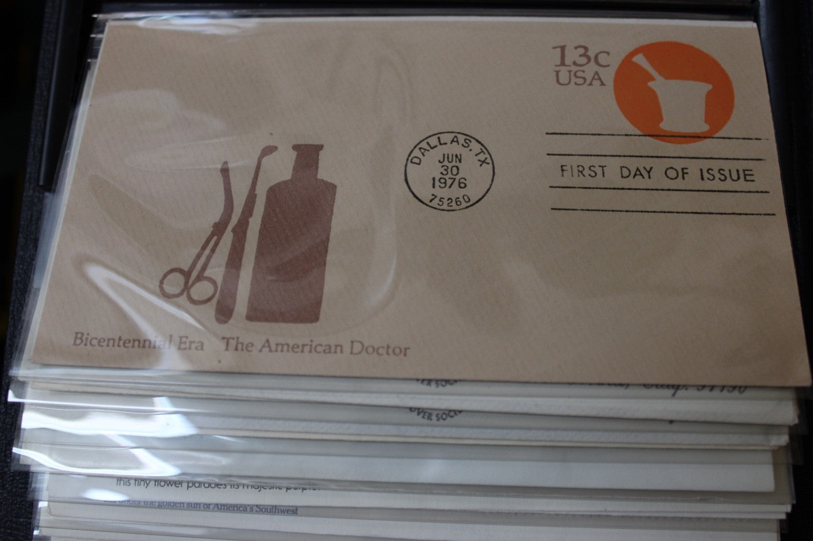 A PROFESSIONAL QUALITY ALBUM FULL OF 100 COVERS IN EXCELLENT CONDITION!9