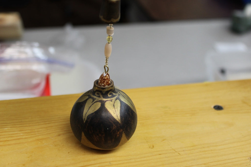 HEY, HERE I AM, LOOK AT ME, A LITTLE BLACK GOURD!! I HAVE A SURPRISE INSIDE,4