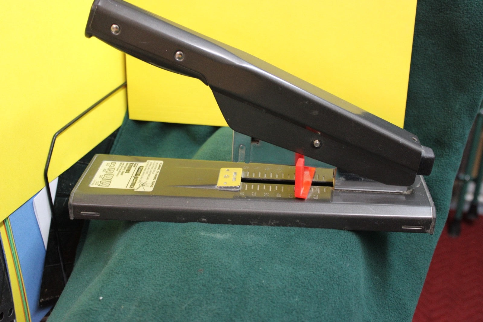 Stanley Bostitch Heavy Duty Stapler w/5000 staples  Beautiful Hardly used0