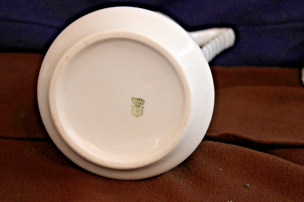 Hot Chocollate Service. Tall Pitcher with 4 cup & saucer set Dainty flowery5