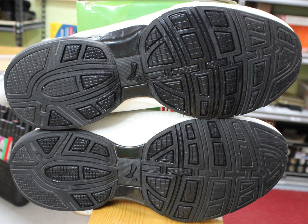 Puma walking shoos size 9 Sightly used No wear on tread, only used on treadmill5