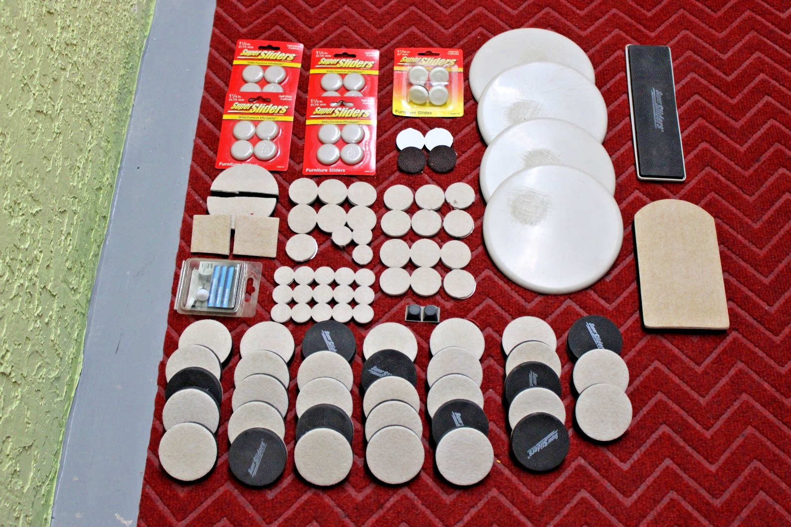 Furniture pads/ sliders/ carpet protecters/ or?1