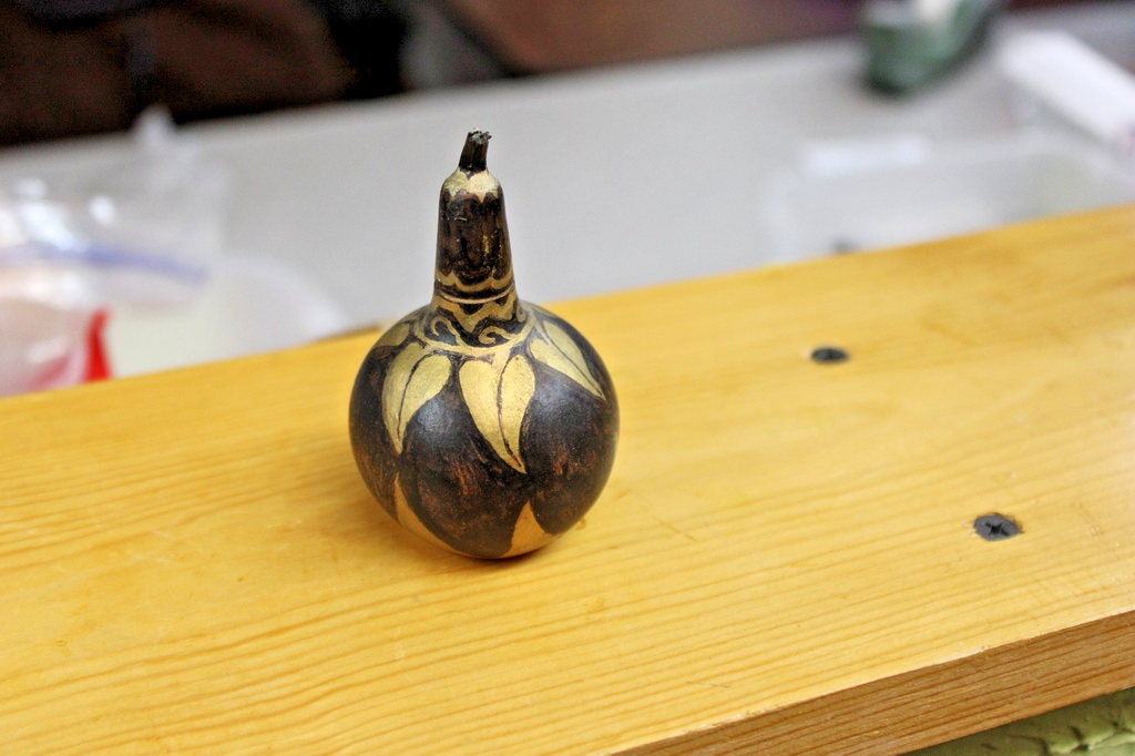 HEY, HERE I AM, LOOK AT ME, A LITTLE BLACK GOURD!! I HAVE A SURPRISE INSIDE,1