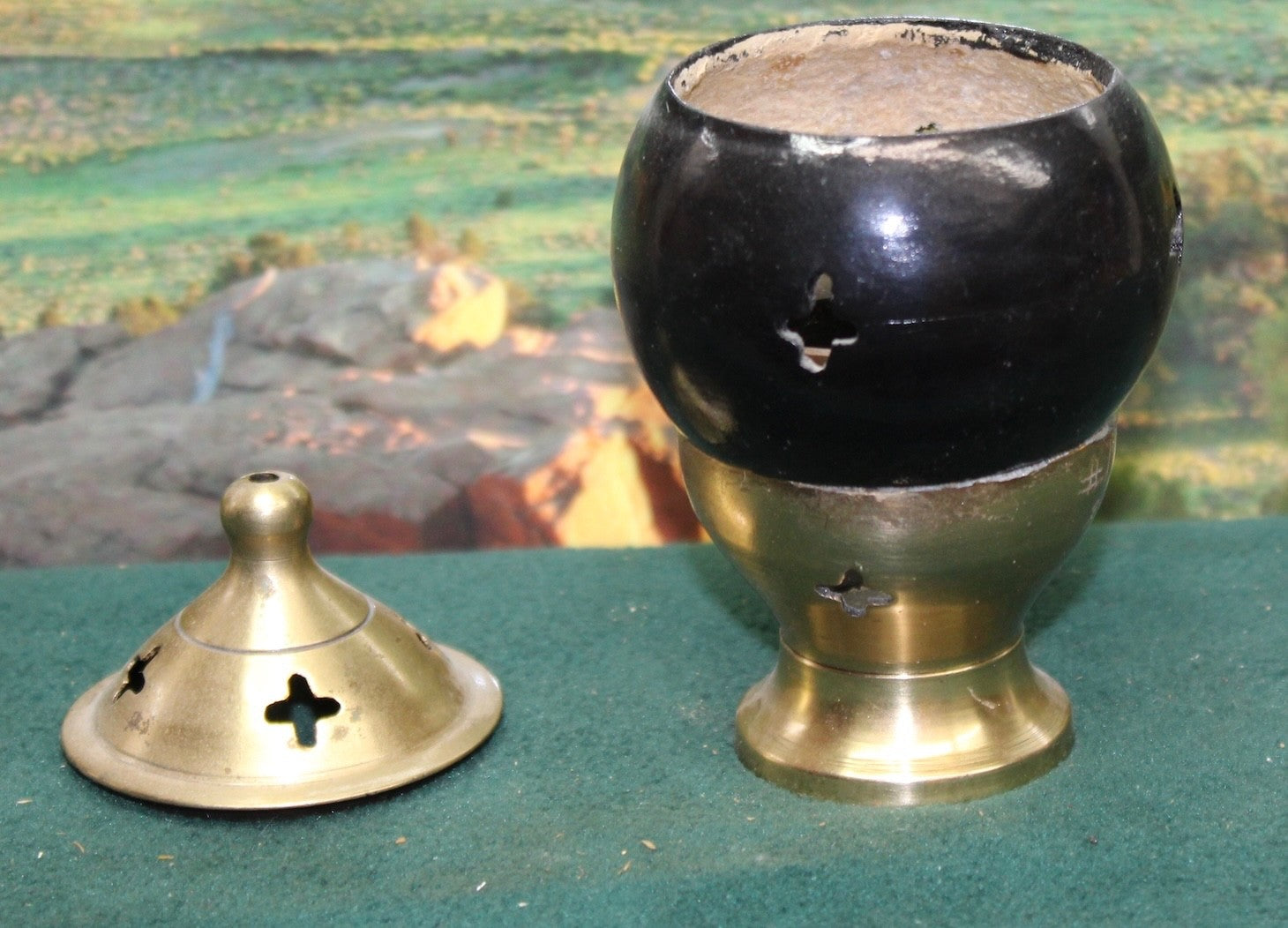 Incense burner Brass Base & Top, Coyote Gourd between. Looks Good, works well!1