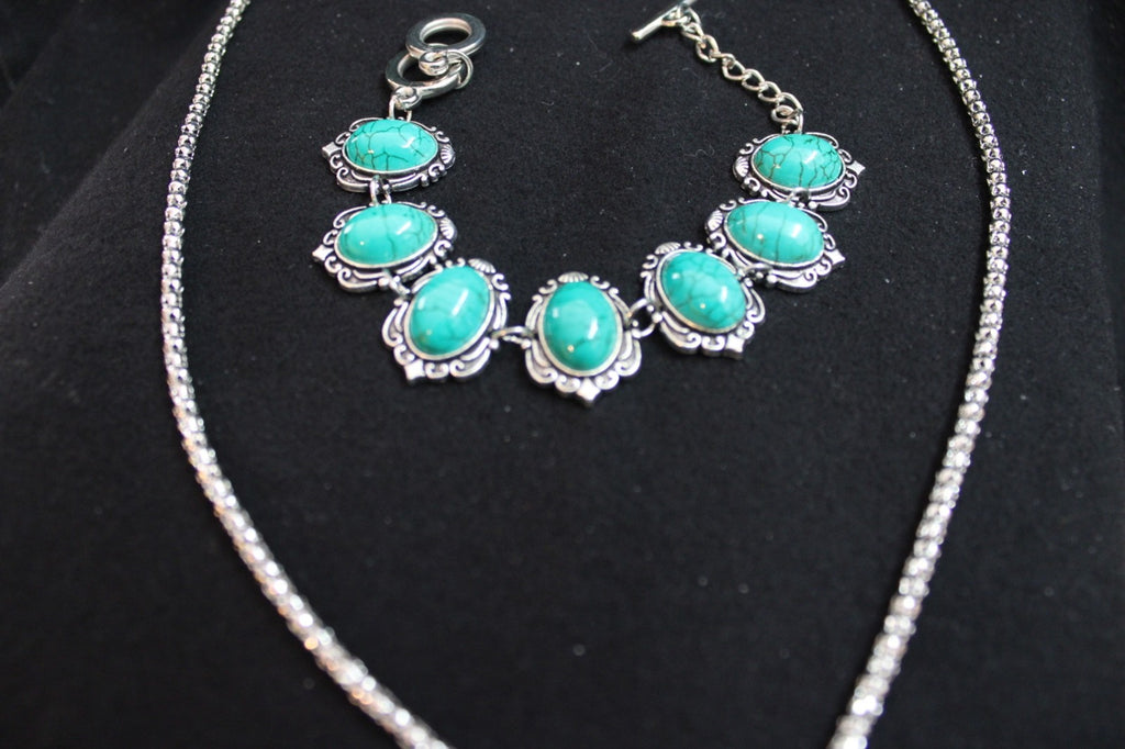 3 pc Fashion Faux Turquoise Set, Necklace, bracelet and Earrings BEAUTIFUL!!1