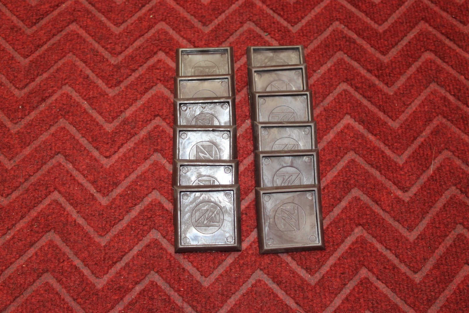 Furniture pads/ sliders/ carpet protecters/ or?3