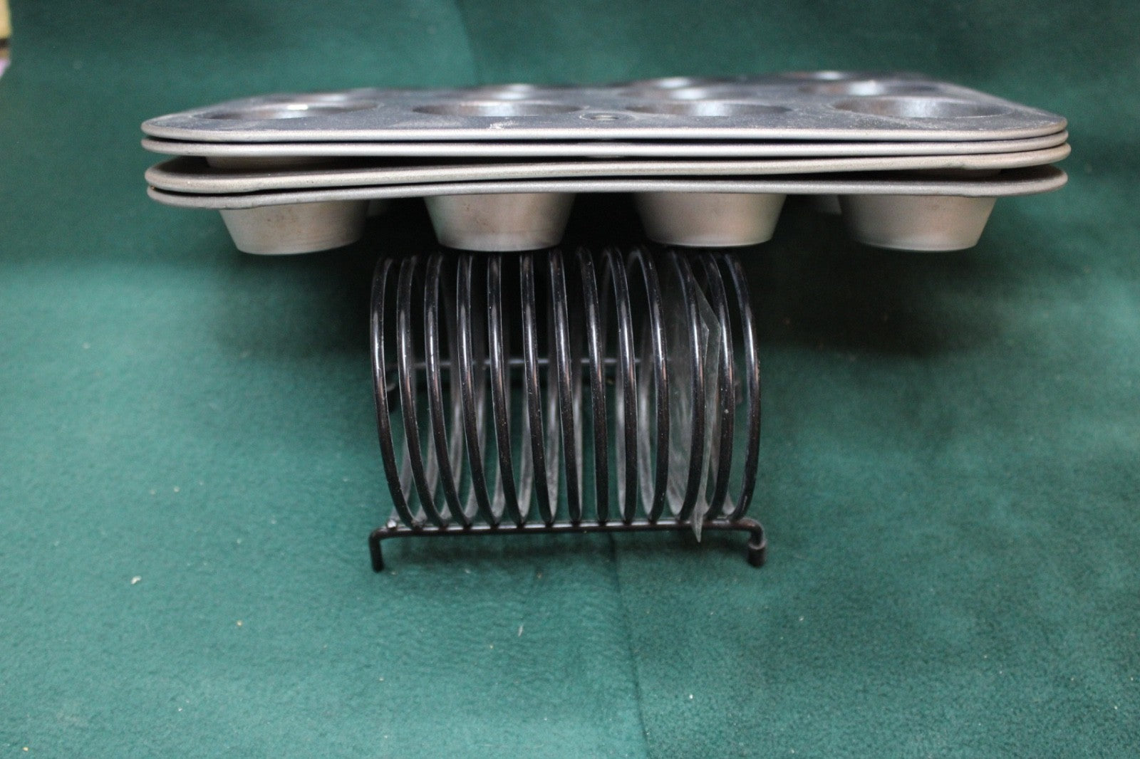 4 Mini Muffin Pans For the Kitchen baking pans  cooking ware baking  pre owned1