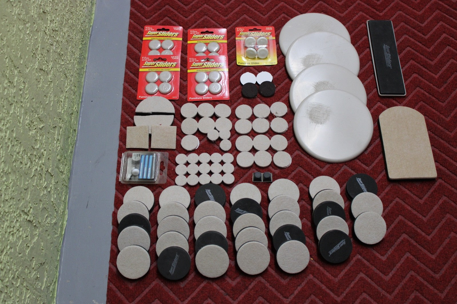 Furniture pads/ sliders/ carpet protecters/ or?0