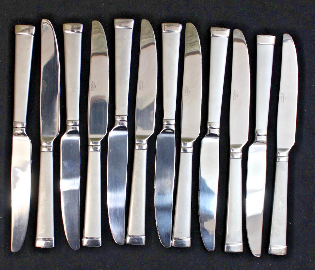 100 piece MIKASA TAYLOR FROST VINTAGE STAINLESS STEEL FROSTED HADLES FLATWARE5