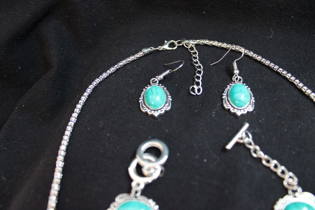 3 pc Fashion Faux Turquoise Set, Necklace, bracelet and Earrings BEAUTIFUL!!3
