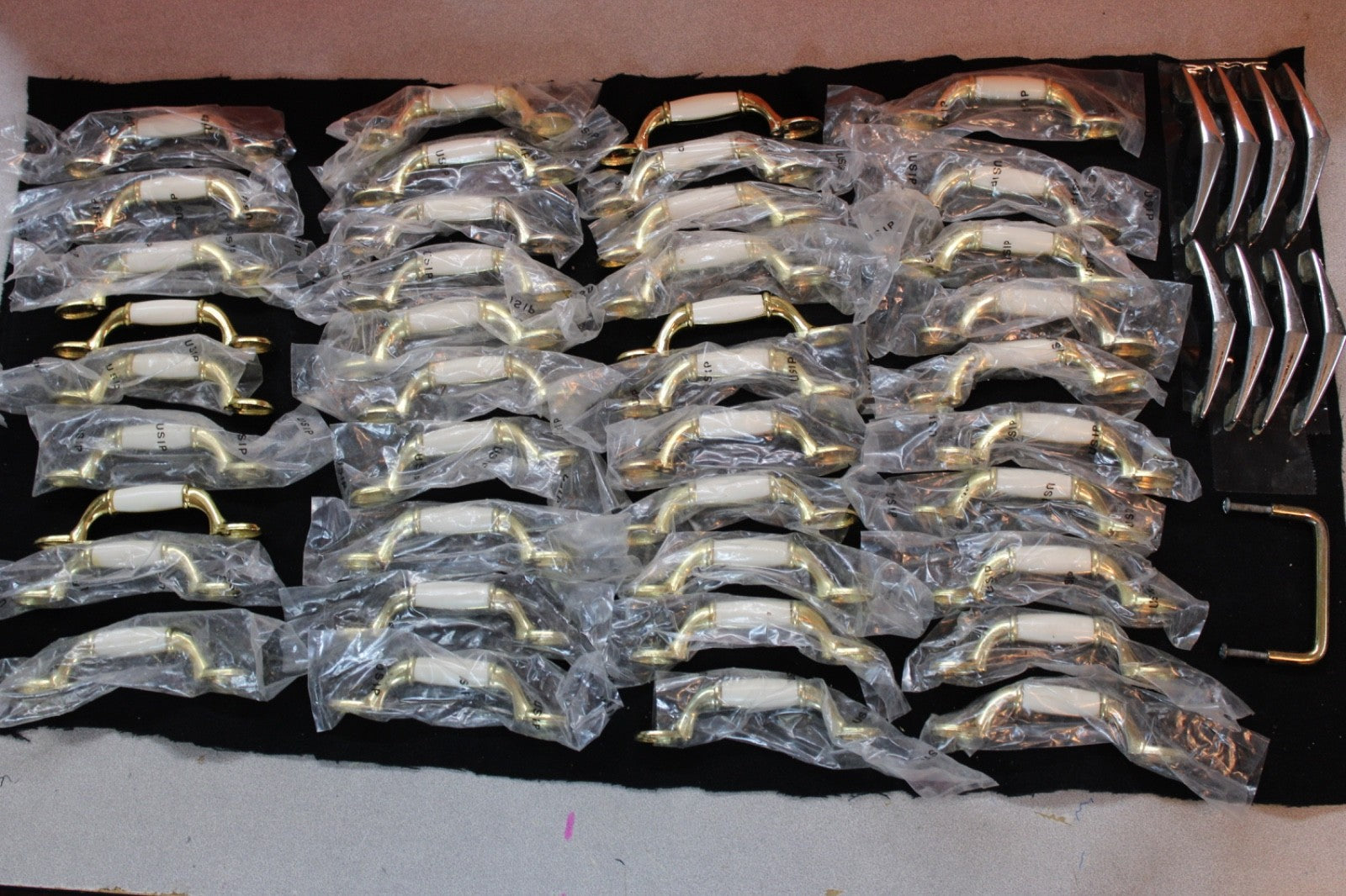 CABINET HANDElS (40) NEW (8) used2