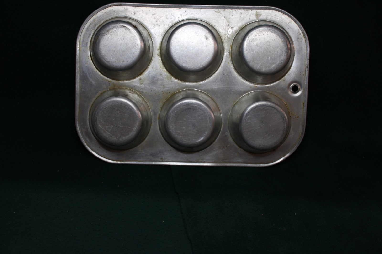 Muffin Pan For the Kitchen baking cooking  ware pre owned1