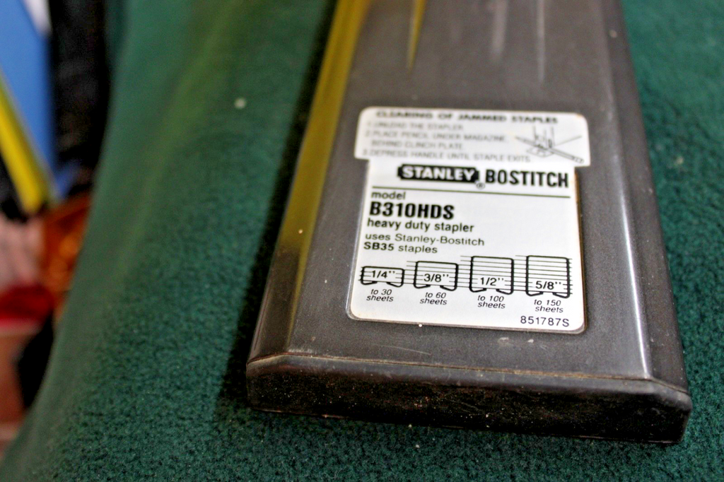 Stanley Bostitch Heavy Duty Stapler w/5000 staples  Beautiful Hardly used2