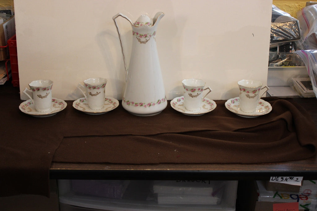 Hot Chocollate Service. Tall Pitcher with 4 cup & saucer set Dainty flowery1