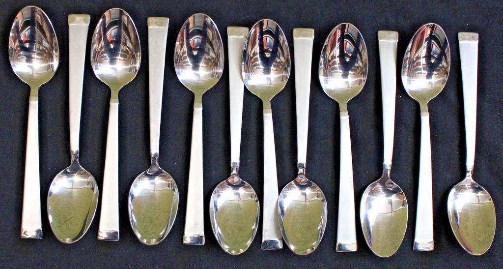 100 piece MIKASA TAYLOR FROST VINTAGE STAINLESS STEEL FROSTED HADLES FLATWARE2