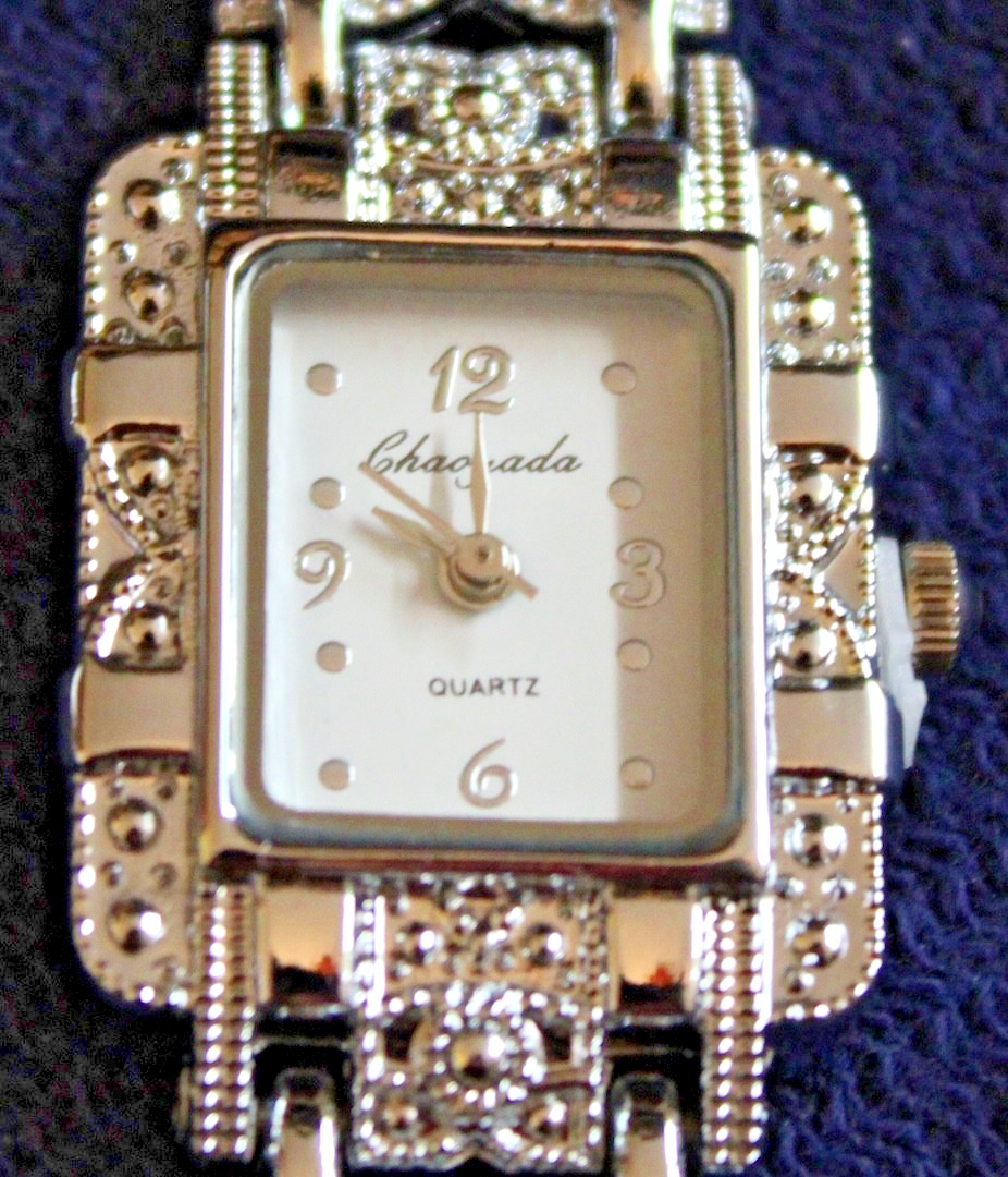 Ladies Glitzie Watch! Dainty sparkling all over A good time piece! W/new battery1