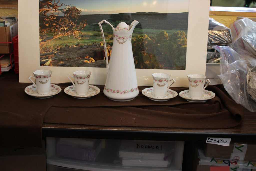 Hot Chocollate Service. Tall Pitcher with 4 cup & saucer set Dainty flowery0