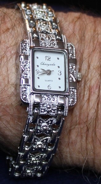 Ladies Glitzie Watch! Dainty sparkling all over A good time piece! W/new battery3