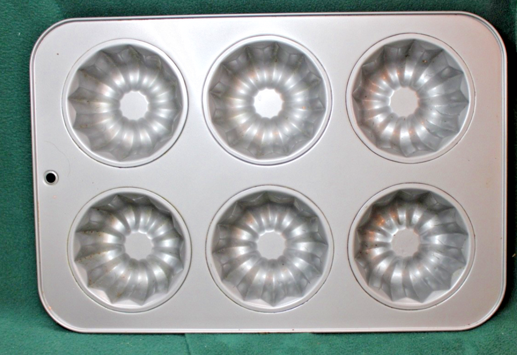 Mini Bundt Muffin PanFor the Kitchen baking pans  cooking ware baking pre owned0