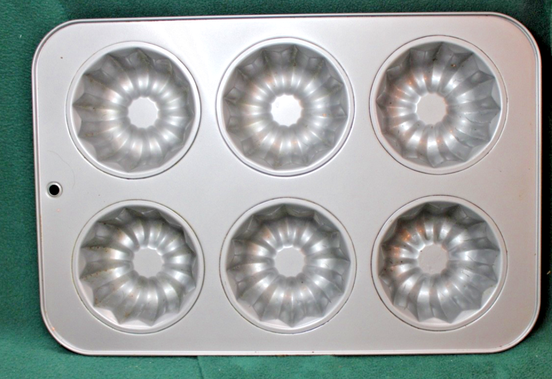 Mini Bundt Muffin PanFor the Kitchen baking pans  cooking ware baking pre owned0